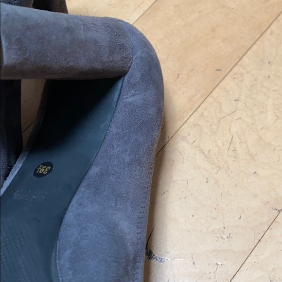 Prada grey suede pump with silver buckle round toe - Picture 7 of 7